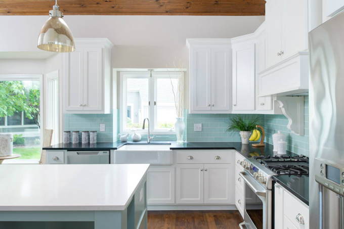 kitchen design with turquoise backsplash