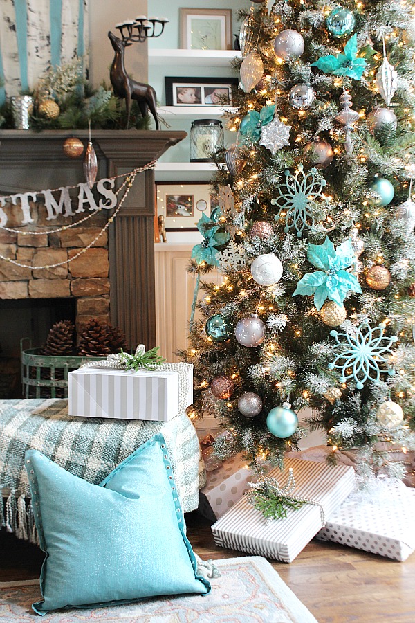 https://houseofturquoise.com/wp-content/uploads/2015/12/Balsam-Hill-Christmas-tree-in-blues-golds-copper-and-more-ideas-1.jpg