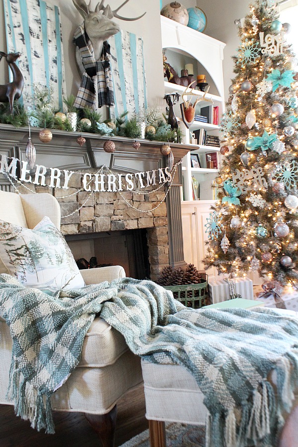 https://houseofturquoise.com/wp-content/uploads/2015/12/Country-Living-Home-tour-for-Christmas-at-Refresh-Restyle-1.jpg
