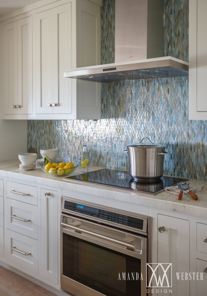 sea-inspired backsplash