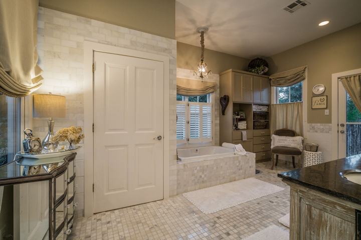 farmhouse-bathroom