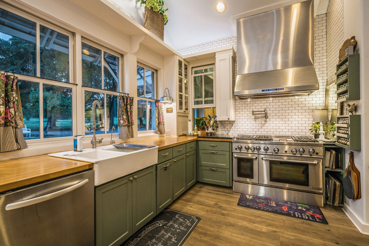 farmhouse-kitchen