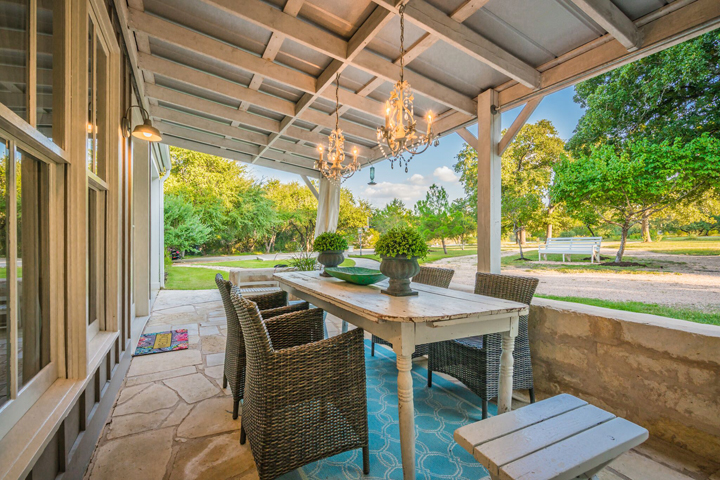 porch-dining