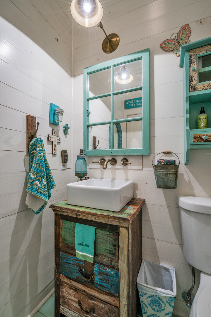 turquoise-farmhouse-bathroom