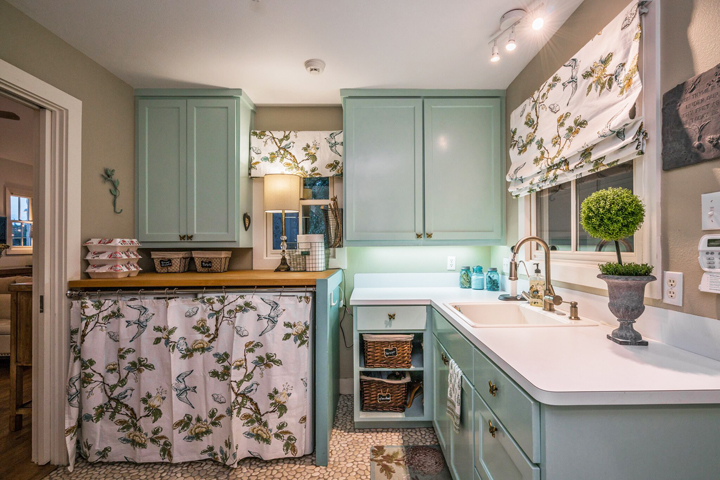 turquoise-laundry-room