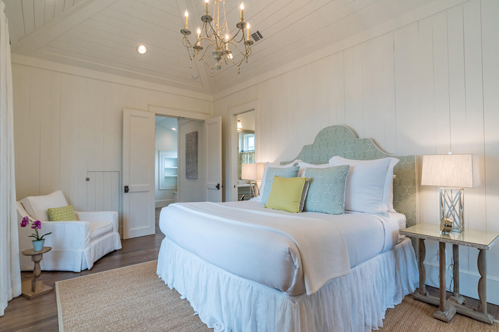 vaulted-ceiling-bedroom