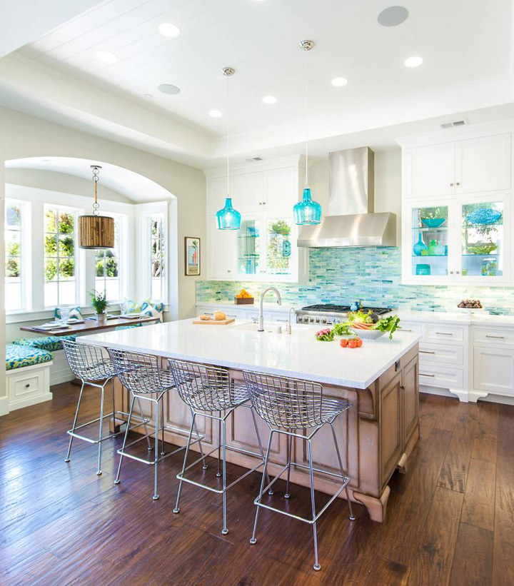 The beauty of having a turquoise kitchen island