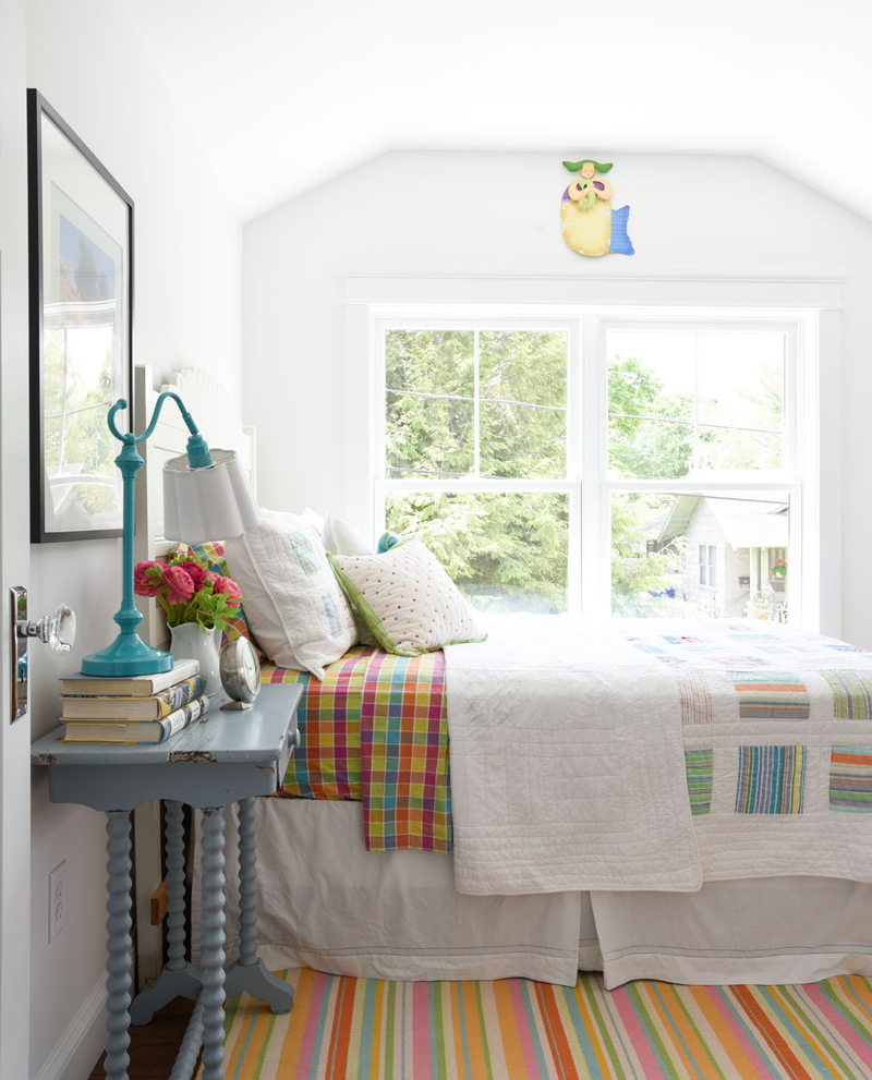 SoPo Cottage: Vintage Colonial: Kids Bedrooms and Hall Bathroom